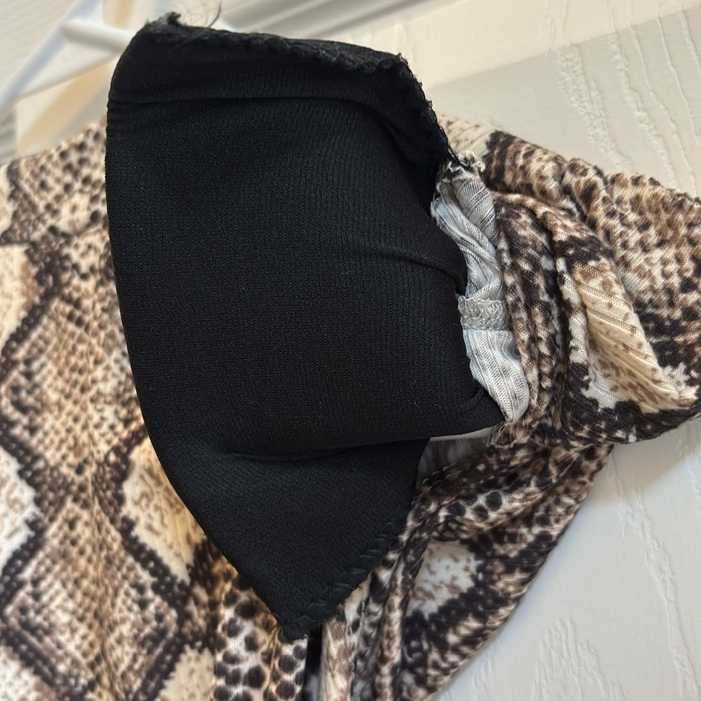 Animal print short sleeved body suit - Picture 15 of 15